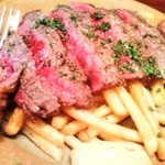 ビストロ アンプル 南欧食堂 - 牛ロース肉のステーキフリット！！ポテトの上にどーんとステーキ肉！！