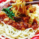 Yaoko Kawaguchi Asahi Ten - お惣菜こーなーの辛口麻婆まぜそば。麺リフト。