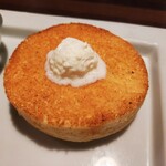 Hoshino Coffee Ten Hankyu Sanbangai Ten - 窯焼きスフレパンケーキはミニサイズだけど、表面が香ばしくサクッサク！まろやかなホイップバターは、ほんのり塩気があり軽やか