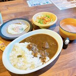 Kitchen Base Lei - こーちゃんカレー(食べ放題) 1500円
                        目玉焼きトッピング 100円