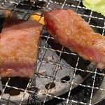 焼肉 神戸十四屋 - 上カルビが極上。柔らかく美味しい。