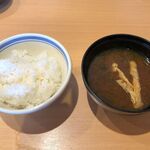 Katsu Hana Tei Kawanakajimaten - 味噌汁は「赤だし」