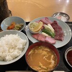 Yakiniku Komachi Shinkawa Ten - 炭火「上」盛り定食