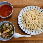 Nikujiru Udon Nagisa - つけ汁うどん ハーフ＆ハーフ。並盛り。肉汁とピリ辛トマト肉汁