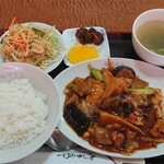 梅花点点 - 本日のランチ　鶏肉のエスニック風煮物