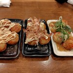 たこ焼き酒場 たこ太 - 左からチーズ、ソース、ねぎ塩