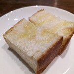 bistro BOND - パン。ブリオッシュ生地に近いような甘みあるパン！