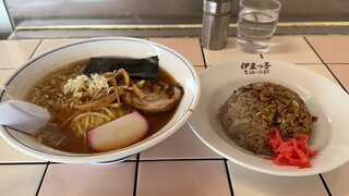 Izukko Ramen - Aセット 納豆チャーハン・ラーメン 1200円。