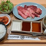 Sumibi Yakiniku Manmaru Kawahigashi Ten - 萬まる盛ランチ