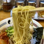 Kanakin Tei Shimada Motoshimadahigashi Ten - 加水高めの微かに縮れた中細麺。ウマい麺ですよ♫