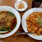 台湾料理 味軒 - 台湾ラーメン、麻婆丼セット(880円也) 麻婆丼が美味かった‥