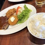 Beer Restraurant GIGI Shin Osaka Ten - ハンバーグ&ミックスランチ