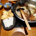 Shabu Shabu On Yasai Aobadai Ten - ここ、おつまみっぽいサイドメニュー(左上)も割と充実してますよね。うずらの卵というか煮玉子、相変わらず美味しかったです。