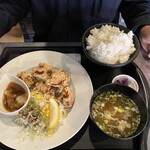 Garden Isezaki Ten - 主人の鶏もも肉の塩唐揚げ定食　790円。ご飯大盛り