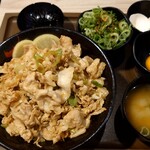 伝説のすた丼屋  - すた丼：830円