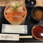 Tsukiji Aozora Sandaime Rarapotoyokohama - 築地スペシャル親子丼（¥1,390）