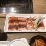 Yakiniku Like Honatsugi Mirodoisuto Ten - 牛バラカルビ・豚カルビ・玉ねぎ少々