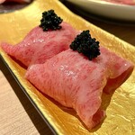 Private rooms Yakiniku Sanbyoshi Bettei - 和牛炙り寿司キャビアのせ