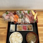 Uoshin Tei - 刺身盛り合わせ定食 1700円