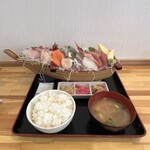 Uoshin Tei - 刺身盛り合わせ定食 1700円