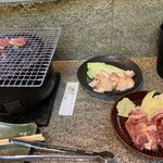 Fureai no Sato Ekimae Ten - 背肉のニンニク醤油焼きと塩焼き