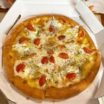 Pizza-La Komaki Ten - マルゲリータ•ビアンカ　高級高価な水牛モッツアレラ使用、半分はマスカルポーネとクリームチーズ