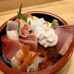 Gen Sushi - 海鮮ちらし 1,650円(税込)。