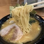 Sannomiya Shoten - 豚骨醤油ラーメン（麺リフト）