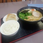 Sano Aotake Teuchi Ramen Ishikari - 平日限定 半ライスセット(半ライス+あげ餃子2ヶ)