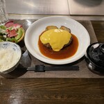 ステーキハウス 牛の松阪 - チーズハンバーグ350g 焼き加減レア　※いつもの通り何も言わなくてもいつもの通りでてきます笑