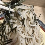 Yoshi Soba Akasaka Ten - 麺は加水率が高めで喉越しがいいです。