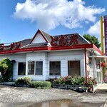 Ramen Tonta Kagawa Samukawa Ten - 店舗外観、
                        雨天後は高級車乗りには辛いかもね。