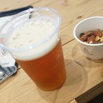 TSUTAYA BOOKSTORE CAFE LOUNGE Fukuoka Kuko Ten - ブルーイング、おつまみ