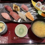 Sushi to Yamagata Soba Kabuki Rakushisu Furonto Ten - 