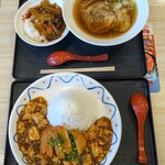 Chinese Banri - 富士山マーボーチキンのせ、醤油ラーメンとミニ中華丼