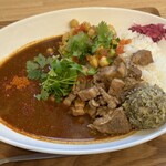 FRESH STREET CURRY - 鯖ポークのサラダカレー 中辛 ライス大盛