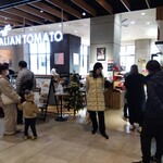 Cafe ITALIAN TOMATO Iontaun Fujimino - ケーキが飛ぶように売れてます。