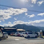 よっちゃん - 向かいの駐車場も満車なんで…