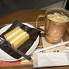 上島珈琲店 - アーモンドとバターのザントクーヘンとアイス黒糖ミルクコーヒーのレギュラーサイズです。（2023年12月）