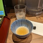 博多うどん 忠兵衛 - 冷たい水と熱い茶