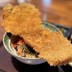 お食事処 俵屋 - 料理写真:丼からはみ出すビックサイズのわらじカツ(((o(*ﾟ▽ﾟ*)o)))