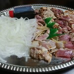 内大久保かしわ店 - 料理写真:鶏刺