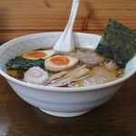 Mugen - ラーメン 800円、煮玉子 100円