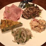 La Baracca - シェフのおまかせ前菜盛り合わせ(レギュラーサイズ：5点盛り)  ¥1,870  どれも味のバランスの取れており、スパークリングが進みます。この時点で、味の良さは確約。他が楽しみです。