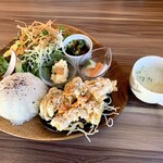 カフェ エプロン - 料理写真:◆ メインが選べるワンプレートランチ(ご飯大) ¥1030-