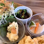 カフェ エプロン - 小鉢、漬物。