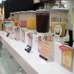 FRUITS PLANET Fukuoka Tenjin Daimaru Ten - ジュースが一杯！