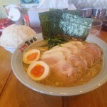 Yokohama Ramen Yoshidaya - チャーシューメン1250円中盛り110円ライス(大)280円