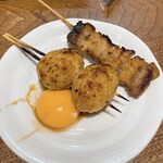 Kushiyaki Tamagawa - つくね200円＋たまご50円、味噌漬けブタバラ180円