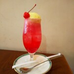 カフェ ティシャーニ - イチゴクリームソーダ￥850